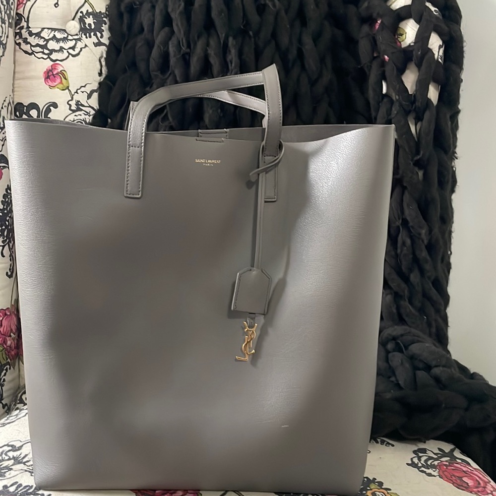 SHOPPING SAINT LAURENT N/S IN SUPPLE LEATHER